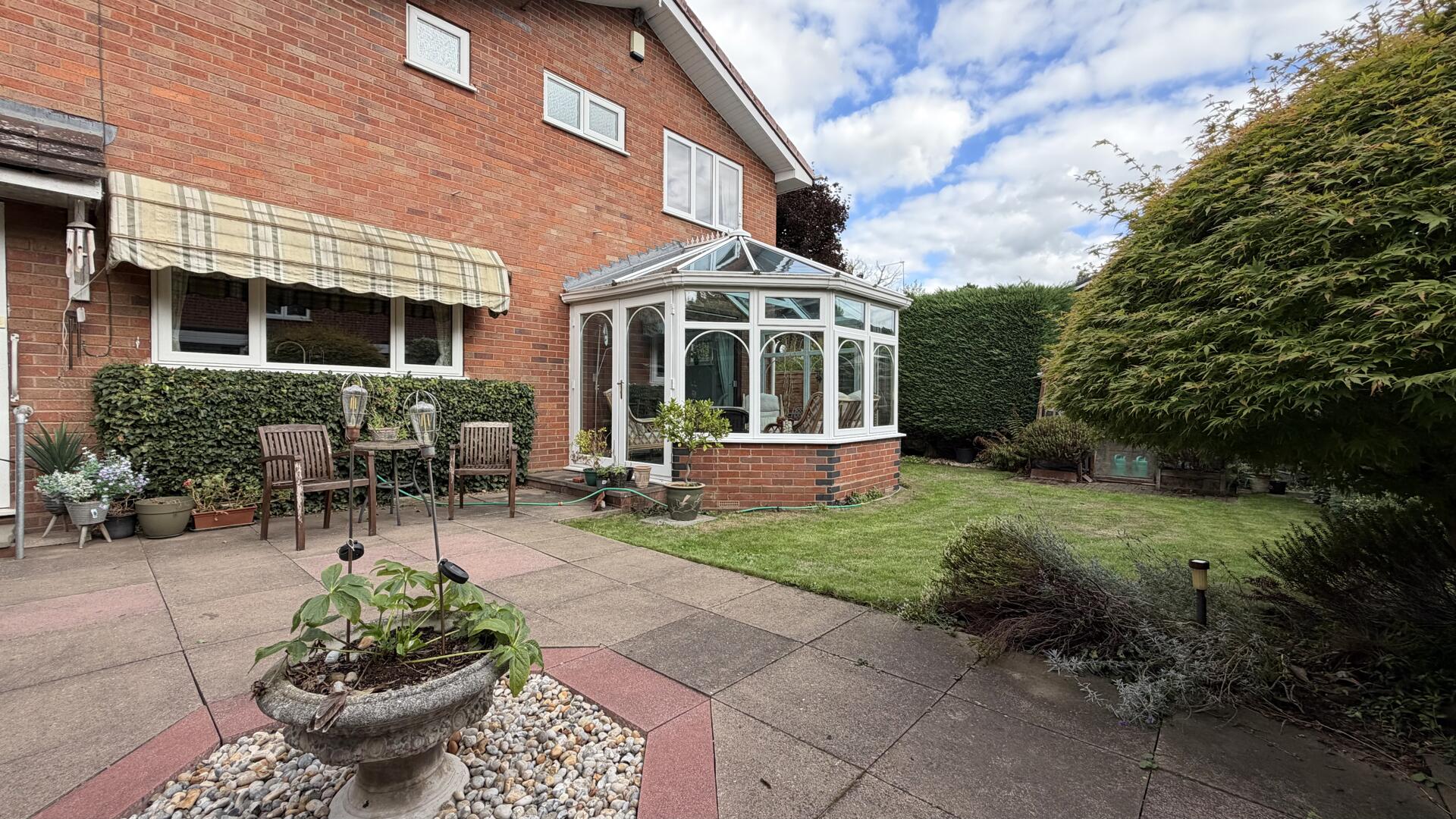 4 bed property in Lynwood Drive, Kidderminster